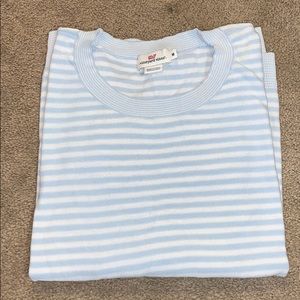 Vineyard Vines stripped sweater size medium